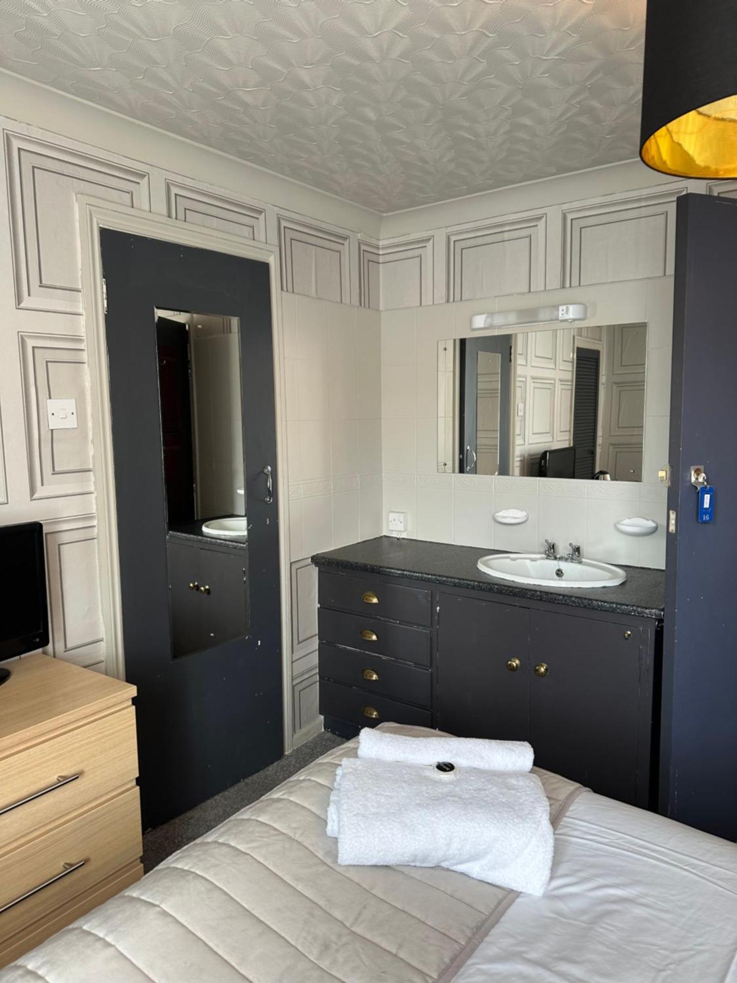 The Q Hotel Shanklin Esterno foto